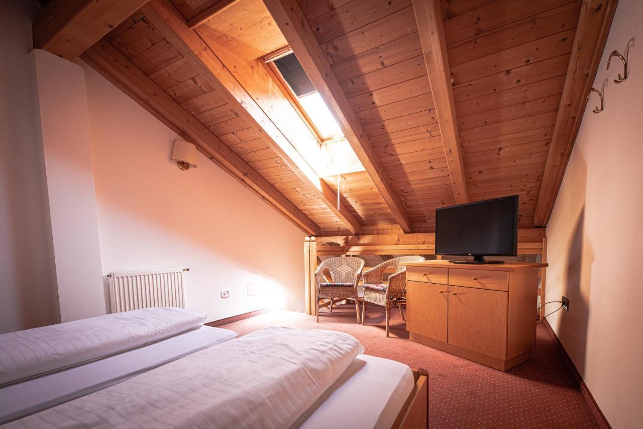 Hotel Gissbach Brunico Ngoại thất bức ảnh