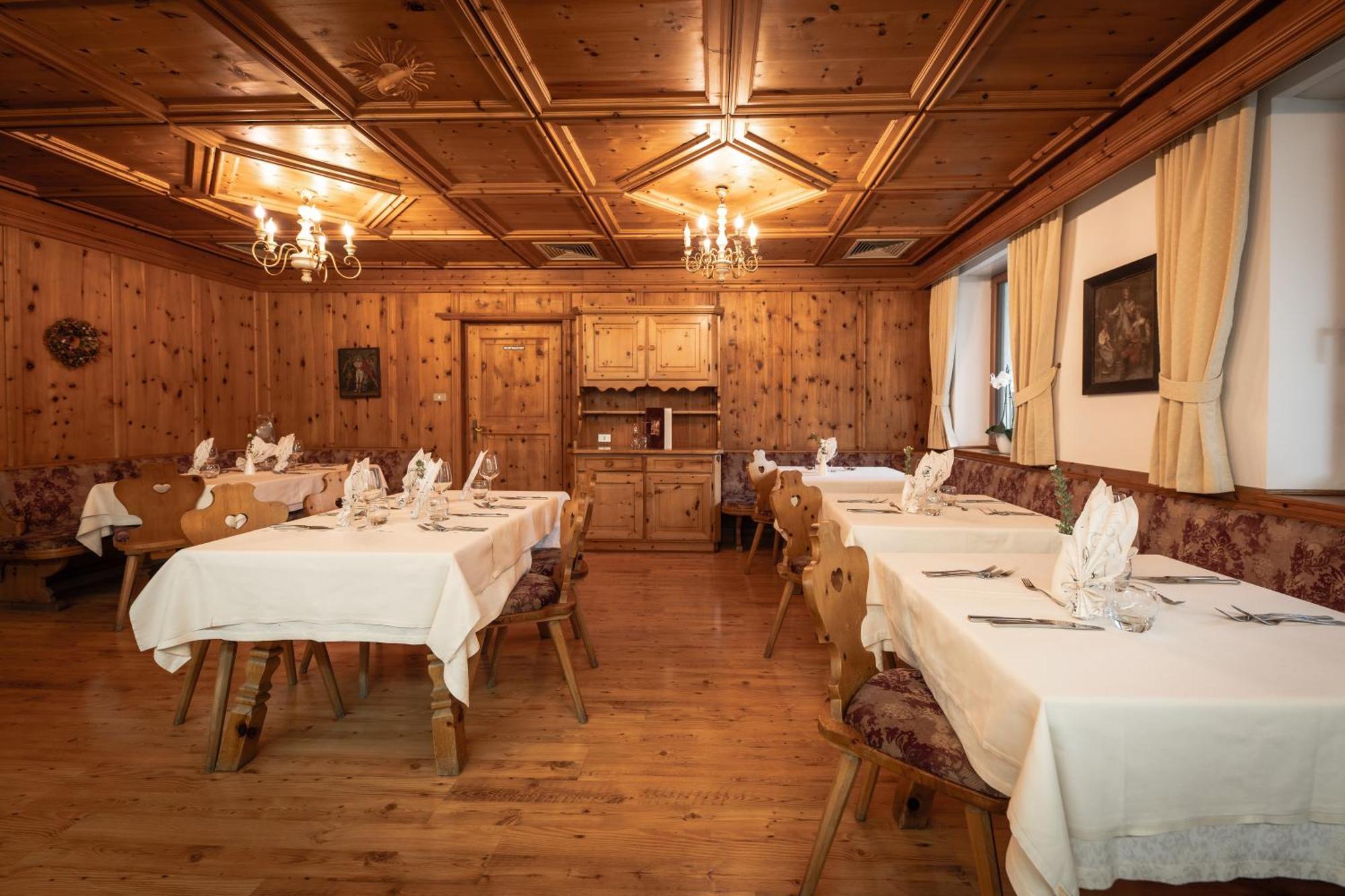 Hotel Gissbach Brunico Ngoại thất bức ảnh